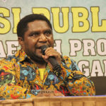 Ketua Bapemperda DPR Papua Iknasius Mimin saat membuka Rapat Konsultasi Publik.