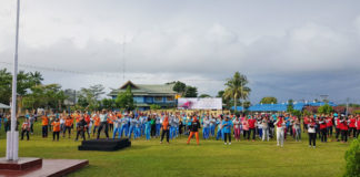 Suasana Senam Sehat Kolosal yang di gelar BPJS Cabang Biak Numfor dalam rangka menyambut HUT BPJS dan pegelaran Akbat Asian Games XVII di lapangan Brimob Biak, Sabtu (28/7/2018)