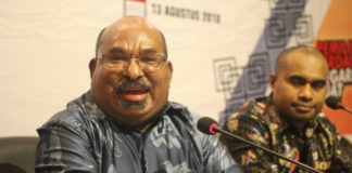 Gubernur Papua terpilih periode 2018-2023, Lukas Enembe