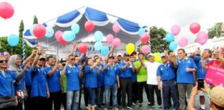 Kepala KPw BI Papua saat memimpin pelepasan balon dalam lounching kartu deben berlogo GPN di halaman Kantor Gubernur Papua, Dok 2, Kota Jayapura, Sabtu (25/8/2018)