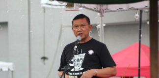 Penjabat Gubernur Papua, Mayjen TNI (Purn) Soedarmo memberikan sambutan pembukaan festival kopi papua di halaman kantor Bank Indonesia perwakilan Papua, Kota Jayapura