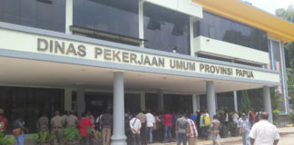 Sejumlah pengusaha GEL Papua ketika menduduki Kantor PUPR