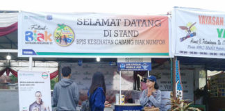 Terlihat Stand BPJS Kesehatan Cabang Biak di kawasan pelaksanaan festival Biak Munara Wampasi