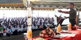 Kepala Seksi Teritorial Korem 174/ATW Letnan Kolonel Inf Feksy Dimunry Angi, S.I.P., saat member kuliah umum tentang wawasan kebangsaan Bela Negara di Universitas Musamus, Selasa (22/8/2018)