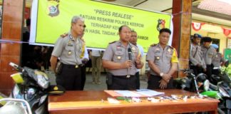 Kapolres Keerom, AKBP Mujib Windi Harto, saat memberi keterangan pers, Senin (27/8/2018)