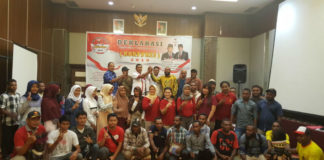 Caption: Forum Konppres 2019 berpose bersama setelah Deklarasi Kongres Papua untuk Prabowo Presiden di Hotel Horison Jayapura, Sabtu (29/9/2018). Foto: Ist / PapuaSatu.com