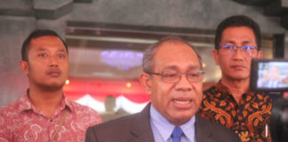 Caption: Ketua Komisi III DPR Papua, Carolus Bolly, SE MM. Foto: Piet Balubun / PapuaSatu.com