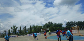 Caption : Terlihat suasana saat pertandingan futzal berlangsung, di depan lapanga upacara Kantor Bupati Jayapura gunung merah sentani, rabu (26/9/2018) siang. Foto : Tinus Yigibalom/PapuaSatu.com