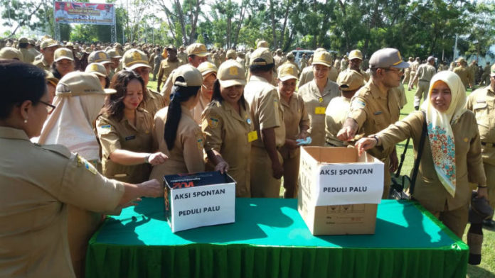 Caption : ASN Kota Jayapura berpartisipasi dalam aksi spontan peduli Palu