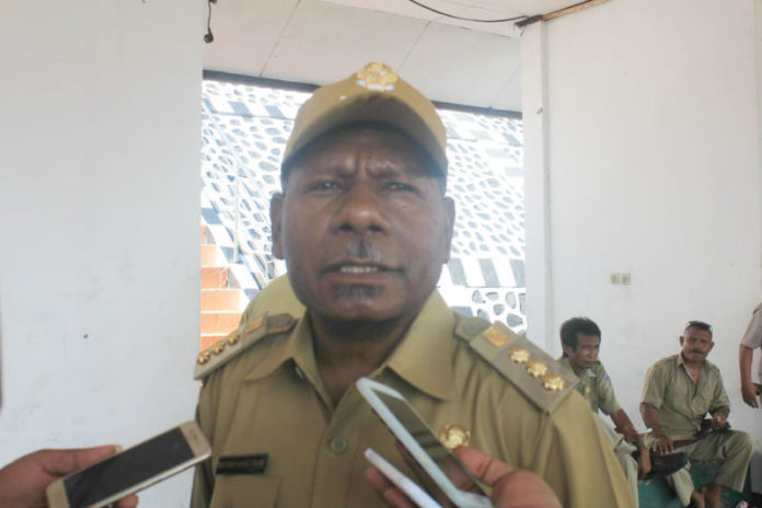 Caption : Bupati Jayapura, Mathius Awoitauw, SE, M.Si