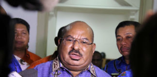 Caption: Gubernur Papua, Lukas Enembe, S.IP MH