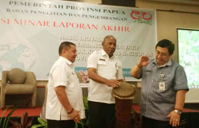 Asisten Bidang Umum Sekda Papua, Elysa Auri, SE.,MM membuka seminar laporan akhir hasil penelitian tentang hasil Inovasi dan pengembangan produk komoditas unggulan Papua, di Hotel Aston Jayapura Caption: Asisten Bidang Umum Sekda Papua, Elysa Auri, SE.,MM membuka seminar laporan akhir hasil penelitian tentang hasil Inovasi dan pengembangan produk komoditas unggulan Papua, di Hotel Aston Jayapura, Rabu (14/11/2018).