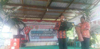 Caption : Bupati Keerom MUH Markum, SH.MH.MM saat membuka Pentas Seni Karang Taruna Kabupaten Keerom Tahun 2018 di Halaman Kantor Distrik Arso, Kamis (1/11).