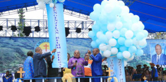 Caption : Gubernur Provinsi Papua Lukas Enembe, S.IP, MH, saat membuka Konferensi GIDI Ke - XIX di Bokondini yang ditandai dengab pelepasan balon udara, Senin (27/11/2018).
