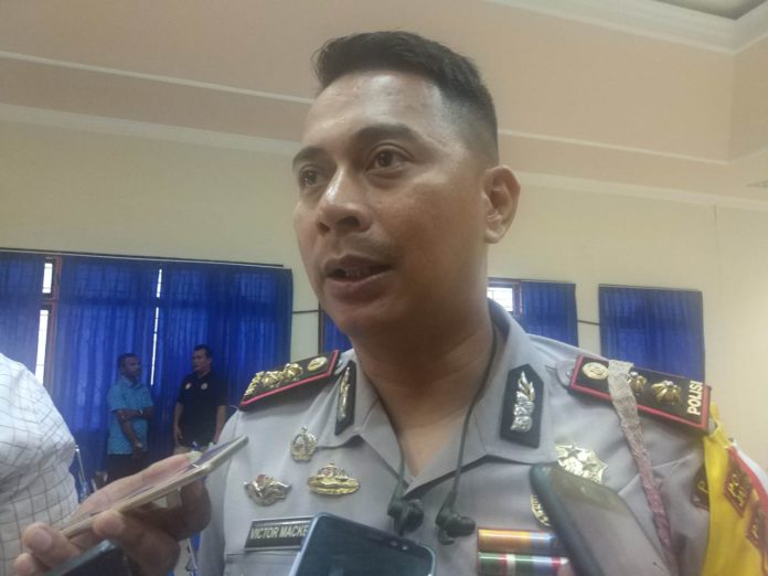 Caption : Kapolres Jayapura, Victor Dean Macbon. Rabu (12/12/2018) siang. Foto : Tinus Yigibalom/PapuaSatu.com Caption : Kapolres Jayapura, Victor Dean Macbon. Rabu (12/12/2018) siang. Foto : Tinus Yigibalom/PapuaSatu.com