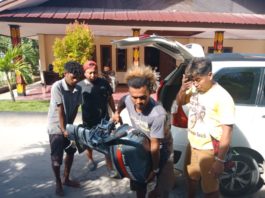 Tim Opsnal Polres Biak Numfor Ketika mengamankan salah satu pelaku pencurian genset, pada Senin 10 Desember 2018