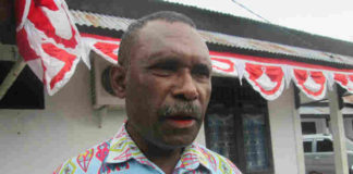 Caption : Kepala Disdukcapil Kab Keerom Yohanes Tawa, S. Ag.M.Si