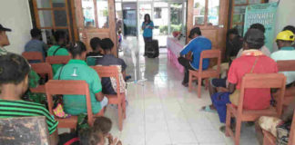 Captions : Suasana sosialisasi Stunting bagi masyarakat di Kampung Ubrub, Distrik Web, Kabupaten Keerom, Jum’at (28/10/2010).