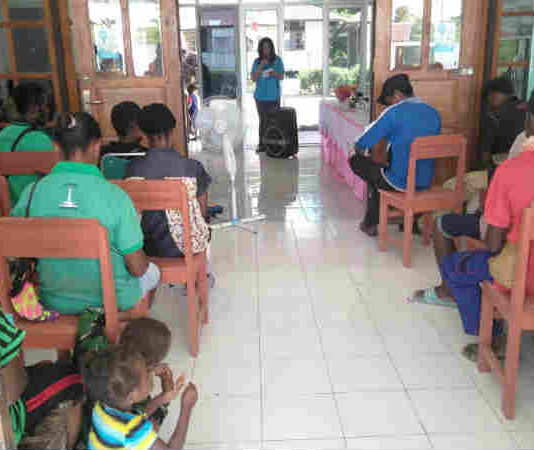 Captions : Suasana sosialisasi Stunting bagi masyarakat di Kampung Ubrub, Distrik Web, Kabupaten Keerom, Jum’at (28/10/2010).