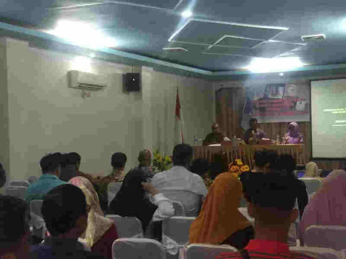 Caption : Kepala Bappenda Kabupaten Jayapura, Theopilus Hendrik Tegai, ketika memberikan arahan kepada sejumlah Pelaku usaha, di Hotel Merbau Sentani, Kamis (13/12/2018) siang. Foto : Tinus Yigibalom/PapuaSatu.com Caption : Kepala Bappenda Kabupaten Jayapura, Theopilus Hendrik Tegai, ketika memberikan arahan kepada sejumlah Pelaku usaha, di Hotel Merbau Sentani, Kamis (13/12/2018) siang. Foto : Tinus Yigibalom/PapuaSatu.com