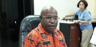 Caption : Kepala Dinas Kesehatan Provinsi Papua, drg. Aloysius Giay. Foto : Ayu Vhino/PapuaSatu.com