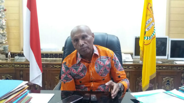 Caption : Walikota Jayapura Dr. Drs. Benhur Tomi Mano, MM. Caption : Walikota Jayapura Dr. Drs. Benhur Tomi Mano, MM.