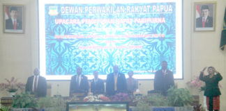Caption : Suasana Penutupan Rapat Papripurna X DPR Papua, Jum'at (18/01/2019) malam. Foto : Ayu Vhino/PapuaSatu.com