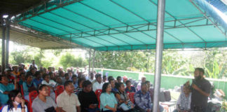 Caption : Ketua Harian KPA Papua, Yan Matuan saat menyampaikan sambutan di hadapan puluhan relawan pelatihan dan penyuluhan HIV-AIDS, di Hotel Enang, Hawai-Sentani, Distrik Sentani, Kabupaten Jayapura pada, Kamis (24/1) kemarin.