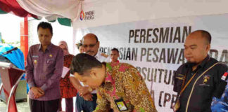 Caption : General Manager Pertamina MOR VIII, Iin Febrian ketika meresmikan Pertamina MOR VIII Akhirnya DPPU Karel Sadsuitubun Kamis (17/1/2019). Foto : Ist/PapuaSatu.com