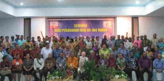 Caption: Para peserta seminar HPIke 164 foto Bersama usia penutupan oleh Ketua PGGP Pdt. MPA Maury, S.Th di Aula Serba Guna GKI Pniel Kotaraja, Sabtu (2/2/2019). Foto : Sony/PapuaSatu.com