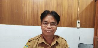 Caption: Kepala Badan Kepegawaian Daerah (BKD) Kabupaten Keerom, Lukas Saranga