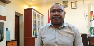 Ketua KPU Papua Theodorus Kossay. foto : Istimewah