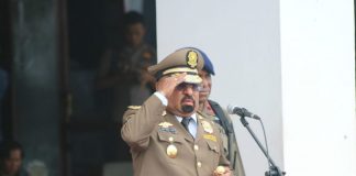Gubernur Provinsi Papua, Lukas Enembe S.Ip, MH