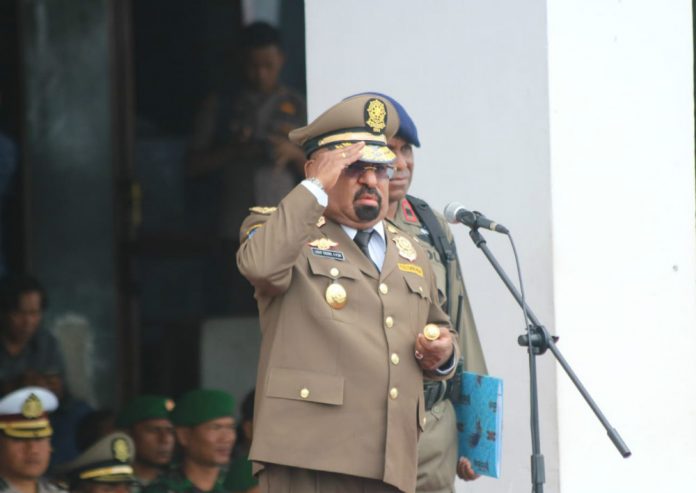 Gubernur Provinsi Papua, Lukas Enembe S.Ip, MH