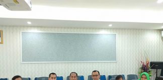 Caption : Kepala BPJS Kesehatan Cabang Jayapura, Djamal Adriansyah bersama staf, saat memberikan keterangan pers, Senin (27/5/2019). Foto : Ayu Vhino/PapuaSatu.com