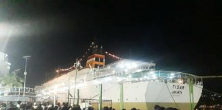 Situasi pelabuhan Jayapura yang dipadati calon penumpang, Selasa (28/5/2019).