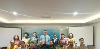 Caption : foto bersama BPJS Kesehatan Provinsi Papua, Kepala DPM-PBPPTSP Kota Jayapura, Kepala Kejaksaa Negeri Jayapura beserta jajarannya usai pertemuan, Rabu (29/5/2019) di sebuah Hotel di Jayapura