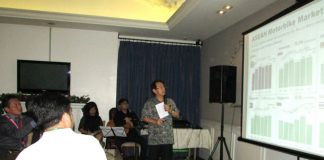 CEO Astra Motor, Sigit Kumala saat memaparkan market sepeda motor Honda secara nasional kepada awak media yang datang dari seluruh Indonesia.(foto/Jainuri)