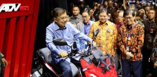 New Honda ADV warna merah hitam yang sempat dilirik untuk dicoba oleh Wapres Jusuf Kalla saat pameran aIISI di Jakarta dan menjadi salah satu warna vaforit di Papua.(foto/doc)
