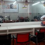 Suasana di ruang tunggu servis AHASS Astra Motor Tanah Hitam yang nyaman