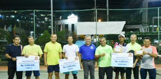 Caption : foto bersama para juara Ganda perorangan Turnamen Futsal Kapolda Cup, Rabu (10/7/2019) malam, di lapangan Tenis Lapangan Polda Papua.