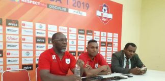 Caption : Pelatih Jacksen F Tiago didampingi Titus Bonay dan Media Officer Persipura, Eveerth Joumilena, saat memberikan keterangan usai lag, Selasa (16/07/2019).