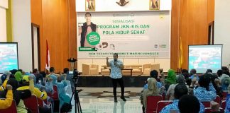 Brand Ambassador BPJS Kesehatan, Ade Rai saat mensosialisasikan pola hidup sehat di Aula Sian Soor, Rabu (17/7/2019).