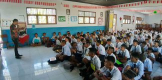 Caption : suasana penyuluhan terkait UU Informasi dan Transaksi Elektronik (ITE) dan Sistem Peradilan Pidana Anak (SPPA) dari Kemenkumham Papua