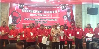 Caption : Pengurus PDI Perjuangan Provinsi Papua ketika dilantik pada Konferensi V di Aston Jayapura, Kamis (25/7/2019).