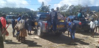 Sekitar 20 warga yang terdiri para mahasiswa pelajar saat difasi oleh Polres setempat saat difailistasi untk pulang kampung.