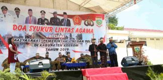 Caption: Suasana doa lintas agama yang digelar Pemerintah Keera, di halaman kantor otonom kabupaten Keera, Senin (16/9/2019).