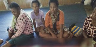 Caption : Salah satu korban meninggal dunia akibat miras oplosan disemayamkan di rumah duka