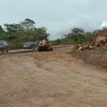 Caption : Proses pekerjaan jalan di Kampung Doyo Baru yang sementara di kerjakan