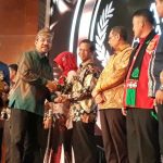 Wakil Bupati Jayapura Giri Wijayanto saat menrima penghargaan API 2019 Kementrian Pariwiisata dan EKonomi Kreatif untuk kategori destinasi baru terpopuler